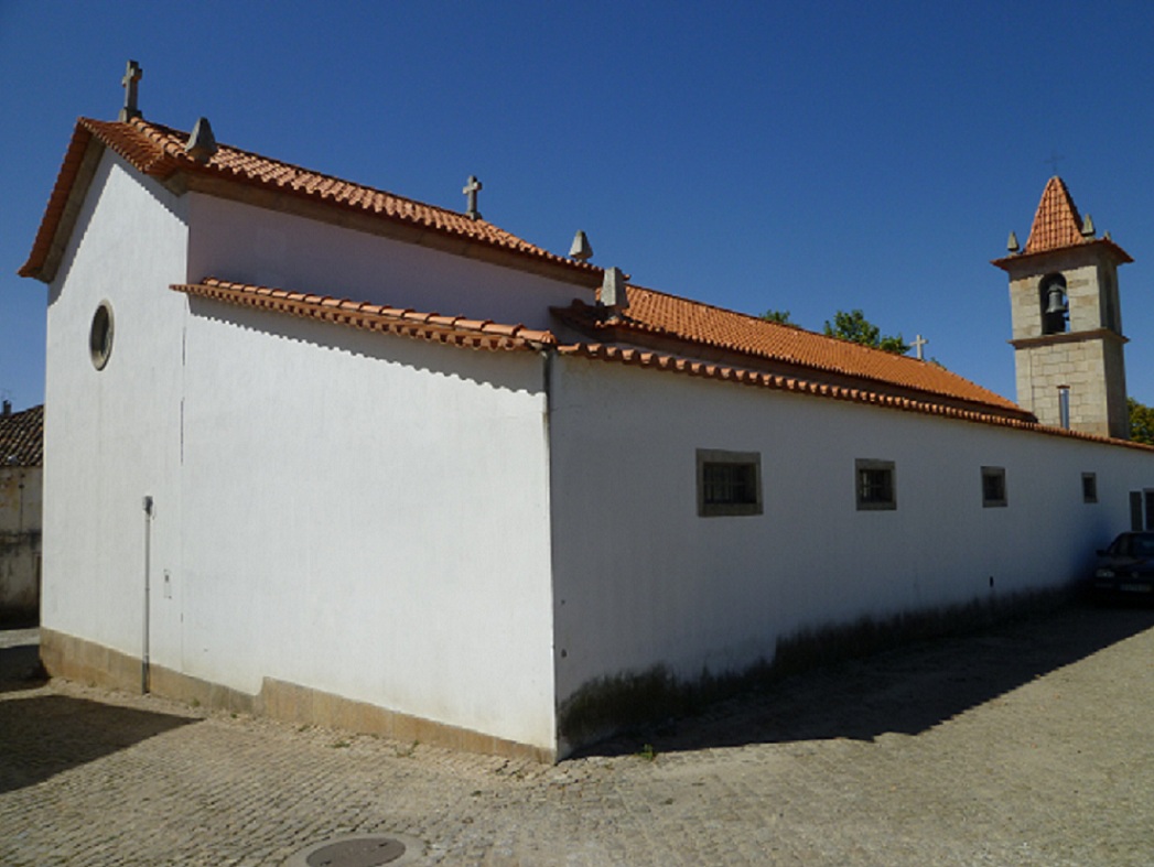 Igreja Matriz de Alfândega da Fé - lateral