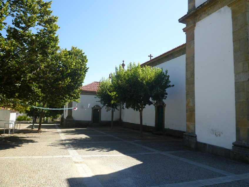 Igreja Matriz de Sambade - lateral