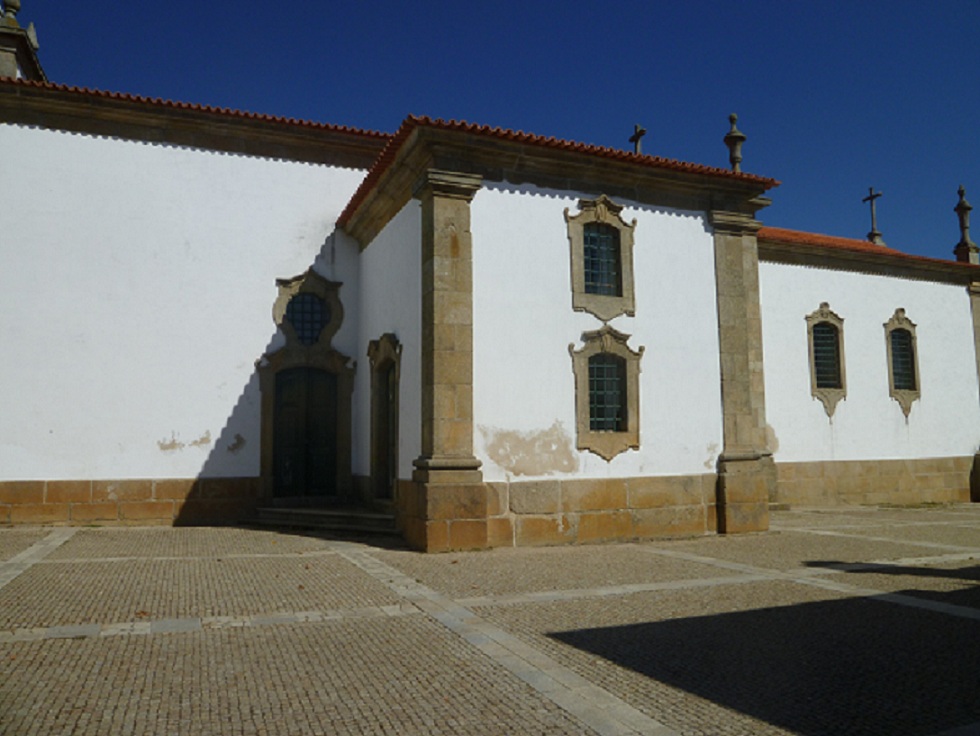 Igreja Matriz de Sambade - lateral