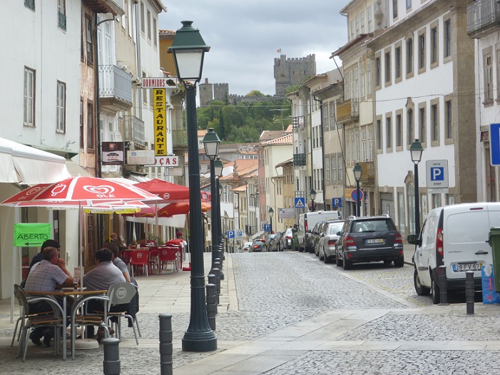 Rua Principal direto ao Castelo