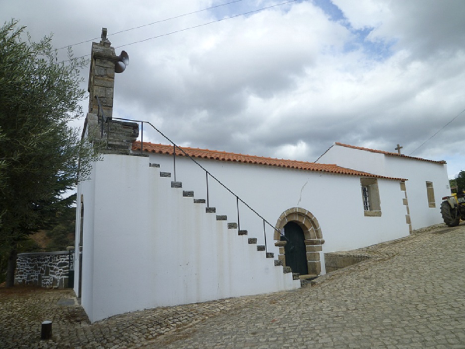 Igreja Matriz da Aldeia das Veigas - lateral