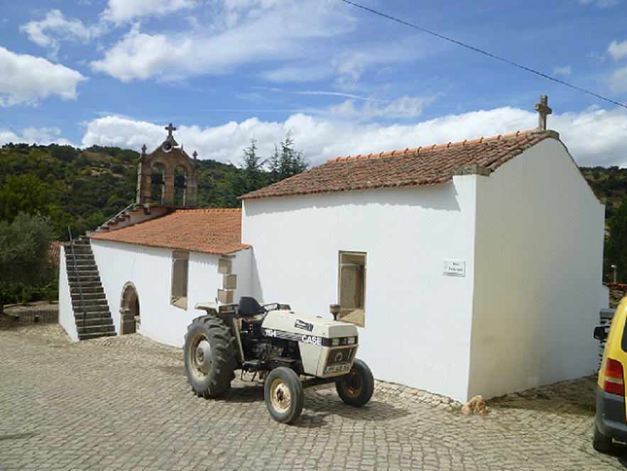 Igreja Matriz da Aldeia das Veigas - lateral