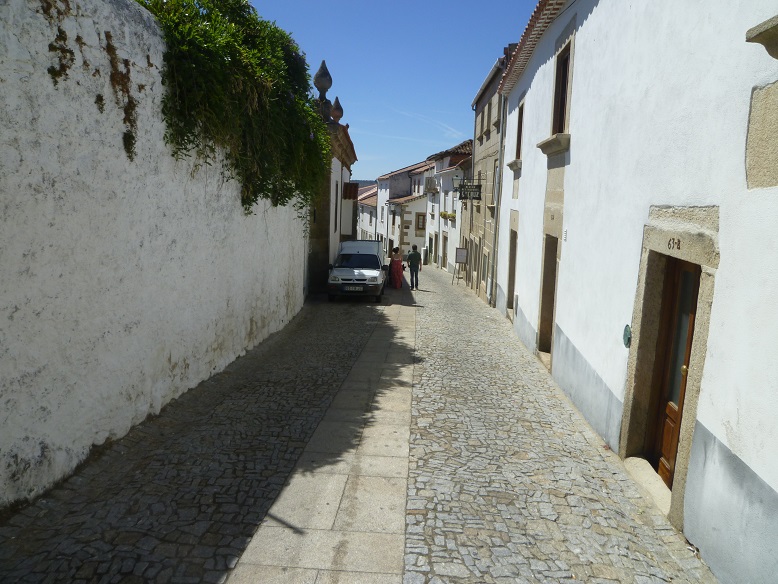 Rua do centro histórico de Miranda
