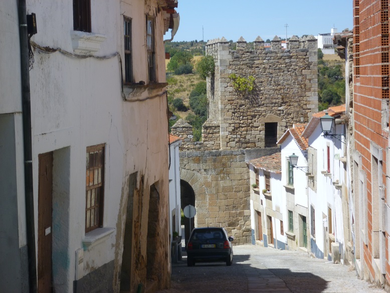 Rua da Costanilha, centro histórico de Miranda