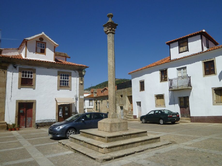 Pelourinho de Vila Flor