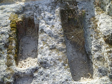 Sepulturas escavadas na rocha