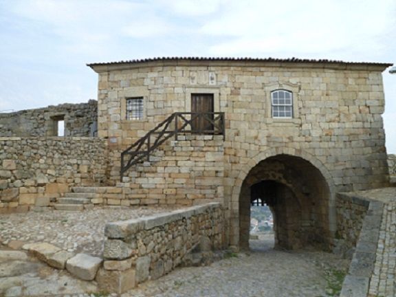 Porta da Vila e do Castelo