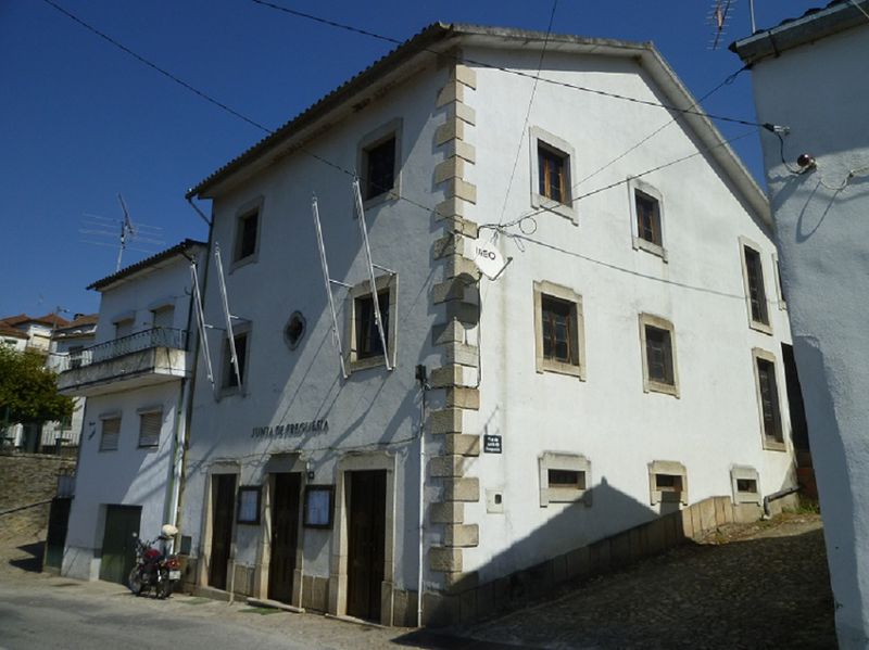 Junta de Freguesia de Vila Cova de Alva  Visitar Portugal