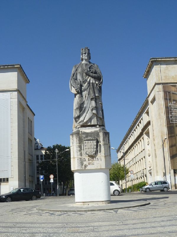 Estátua de D. Dinis