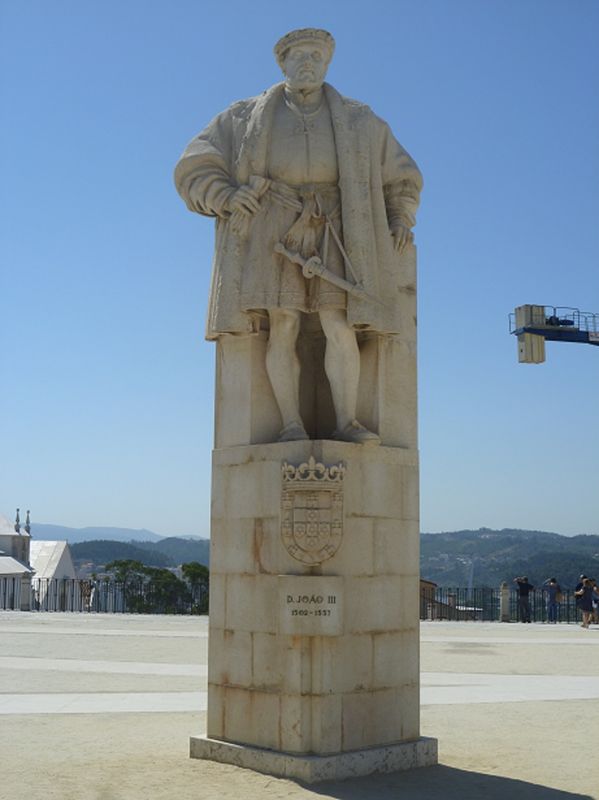 Estátua de D. João III