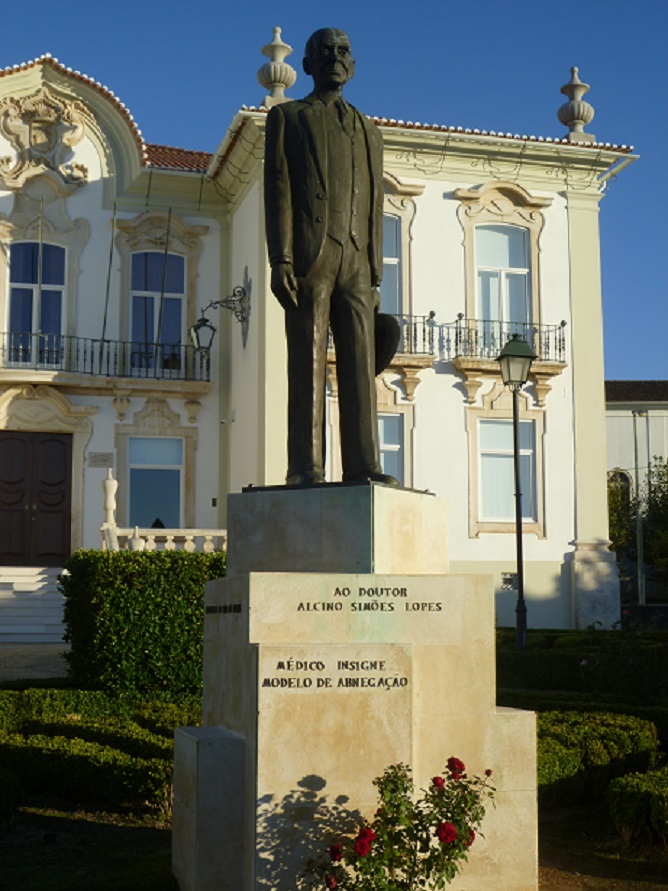 Estatua Alcino Simoes Lopes