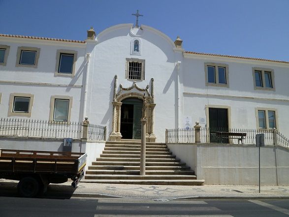 Cruzeiro e Porta da Igreja da Misericórdia