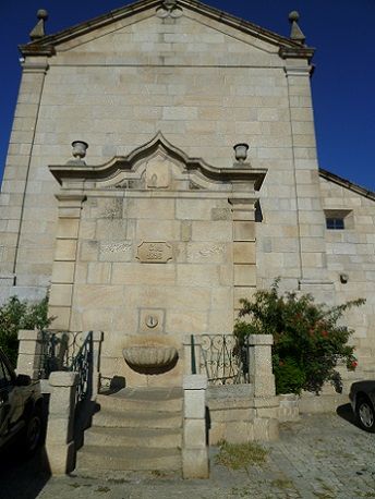 Fonte do Largo da Igreja Fonte do Largo da Igreja