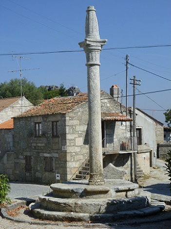 Pelourinho de Vila do Touro