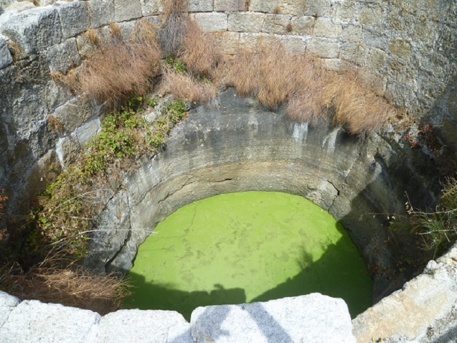 Castelo de Numão - cisterna Castelo de Numão - cisterna
