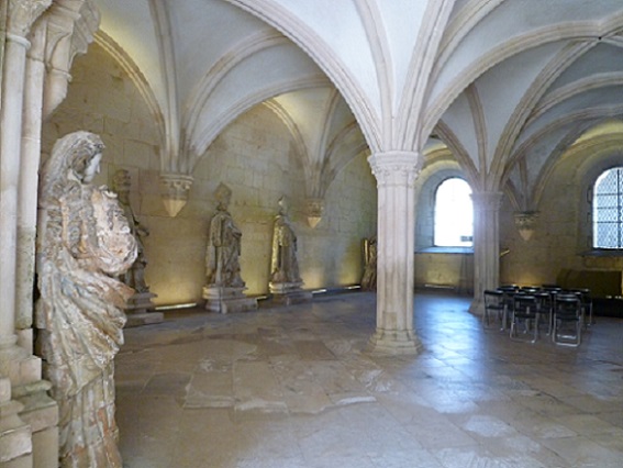 Mosteiro de Alcobaça - Sala do Capítulo Mosteiro de Alcobaça - Sala do Capítulo