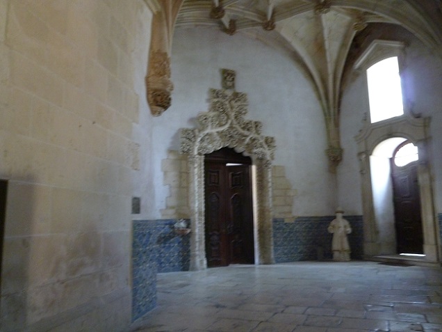 Mosteiro de Alcobaça - Portal manuelino da sacristia Mosteiro de Alcobaça - Portal manuelino da sacristia