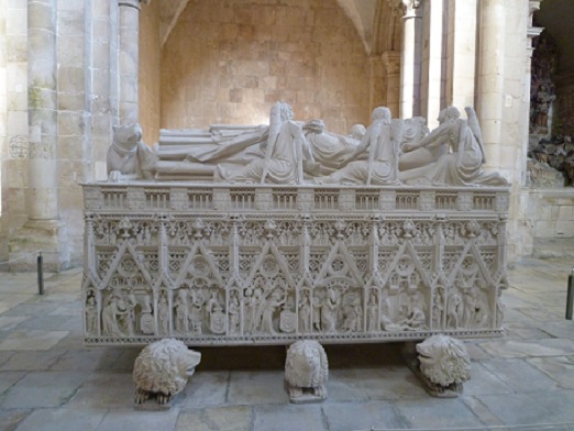 Mosteiro de Alcobaça - túmulo de D. Pedro Mosteiro de Alcobaça - túmulo de D. Pedro