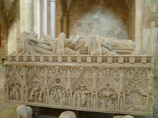 Mosteiro de Alcobaça - túmulo de D. Inês de Castro Mosteiro de Alcobaça - túmulo de D. Inês de Castro