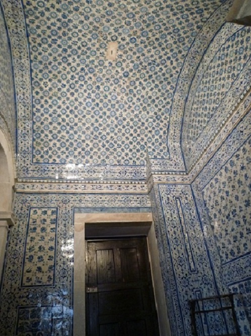 Santuário da Nossa Senhora da Nazaré - paredes e teto de azulejos