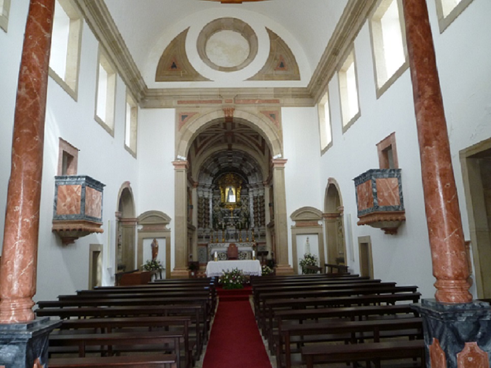 Igreja de Nossa Senhora da Conceição - interior - altar-mor Igreja de Nossa Senhora da Conceição - interior - altar-mor