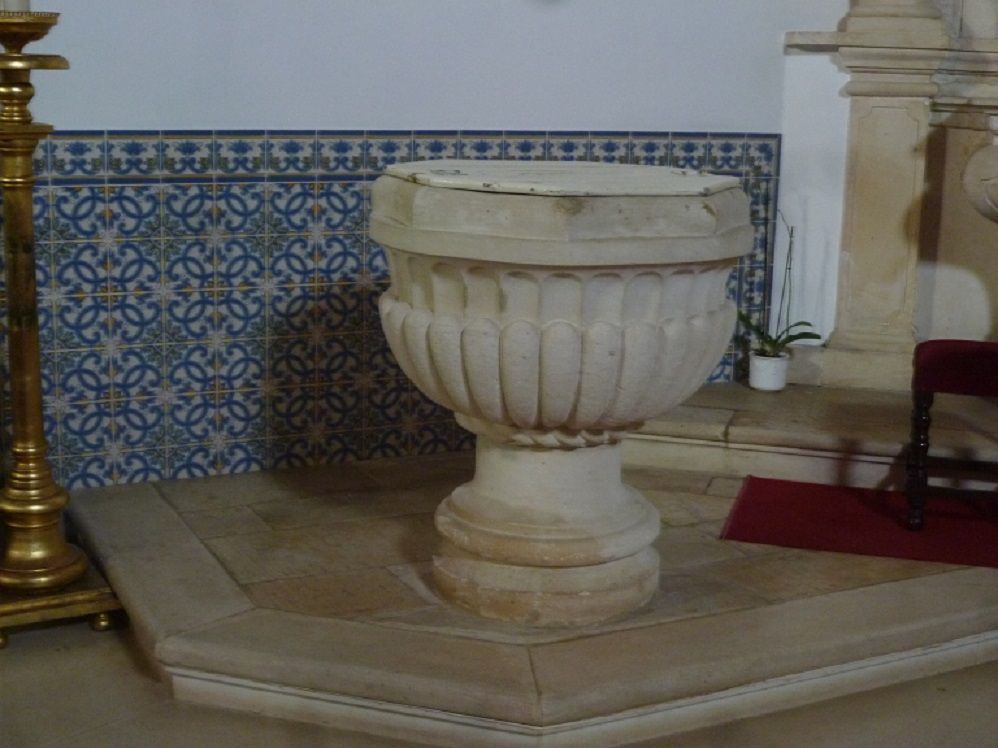 Igreja de São João Batista - Pia Batismal