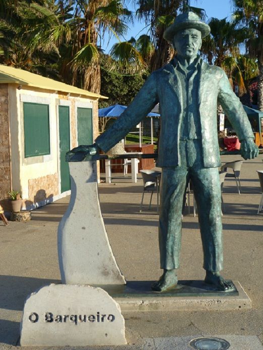 Estátua de homenagem ao barqueiro Estátua de homenagem ao barqueiro