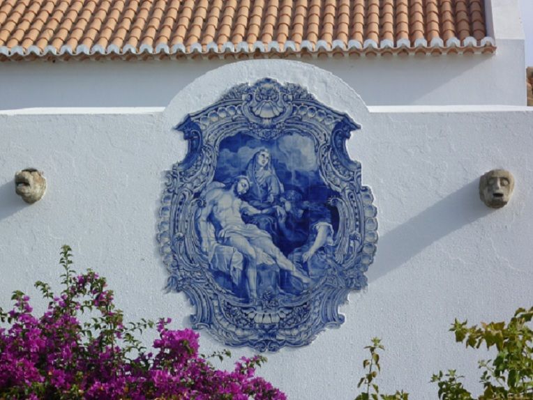 Igreja Nossa Senhora da Piedade - Azulejos no exterior