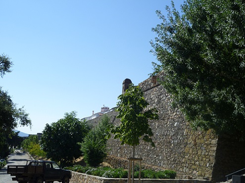 Muralhas e castelo, virado para Espanha