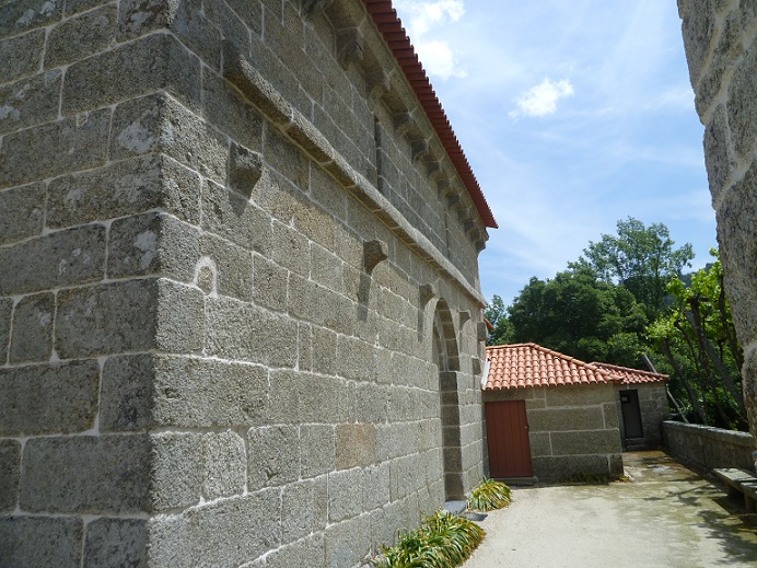 Igreja de Santa Maria de Jazente - Lateral sul