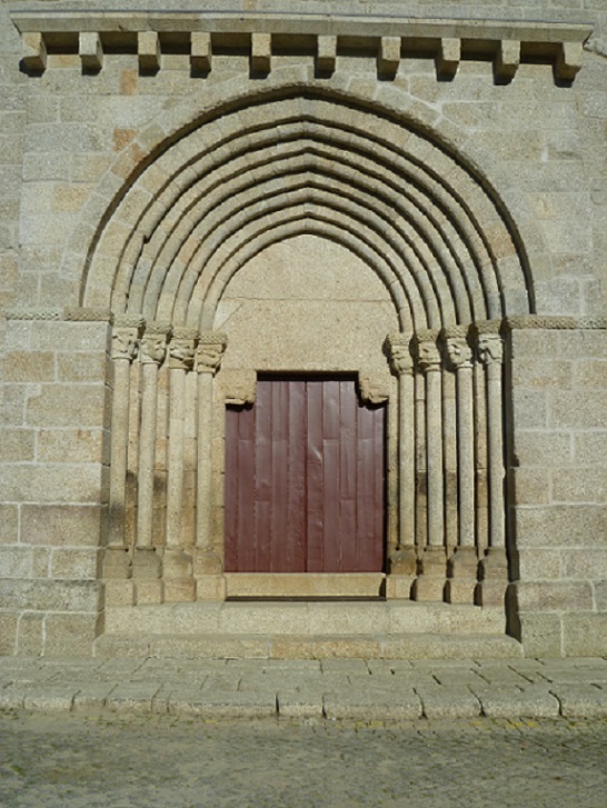 Mosteiro de Travanca - portal
