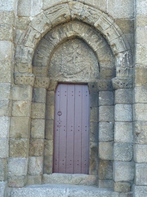Mosteiro de Travanca - porta da torre