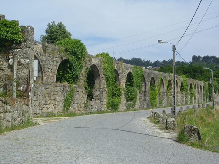 Mosteiro do Bustelo - aqueduto