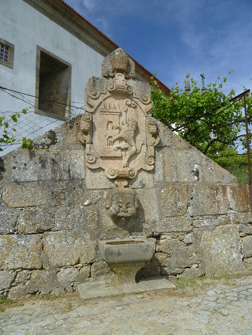 Mosteiro do Bustelo - fonte Mosteiro do Bustelo - fonte