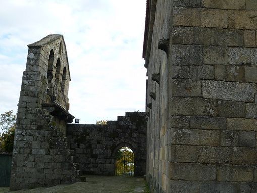 Mosteiro de S. Pedro de Roriz - lateral