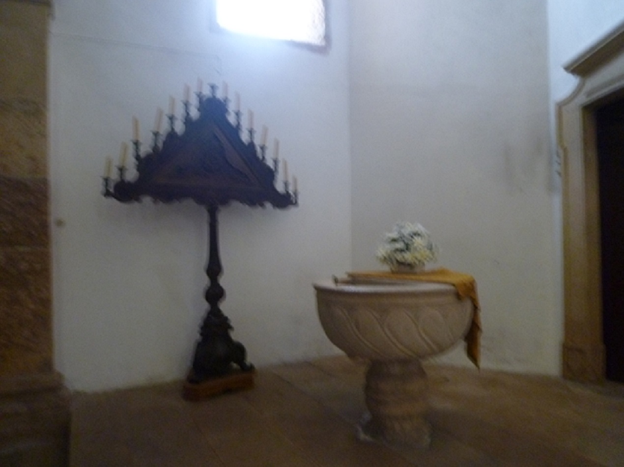 Igreja de São Vicente - candelabro de madeira