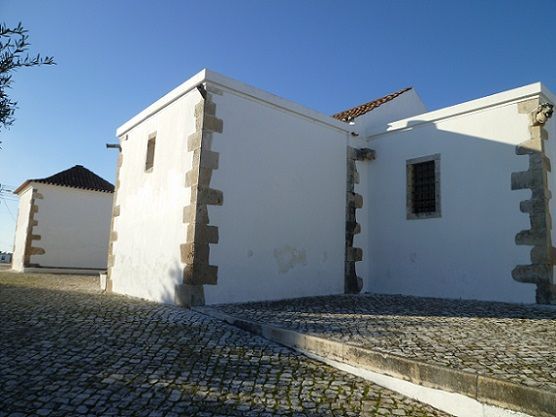 Igreja Matriz de Louriceira - traseira esquerda