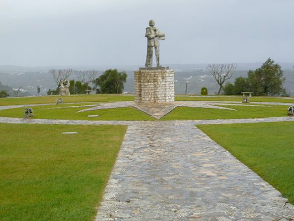 Estátua de D. Nuno Álvares Pereira