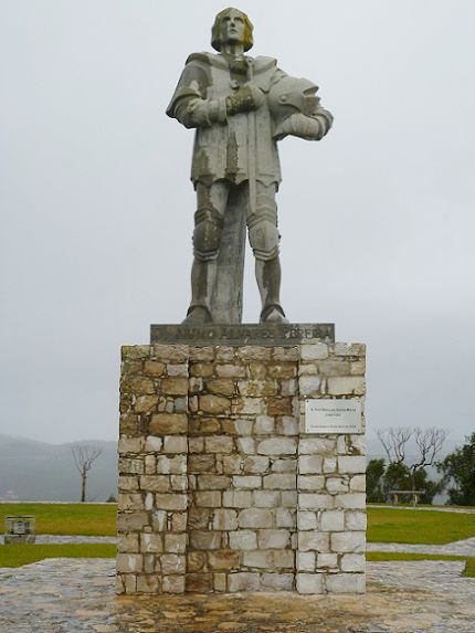 Estátua de D. Nuno Álvares Pereira Estátua de D. Nuno Álvares Pereira