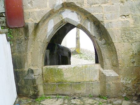 Fonte Gótica Medieval Fonte Gótica Medieval