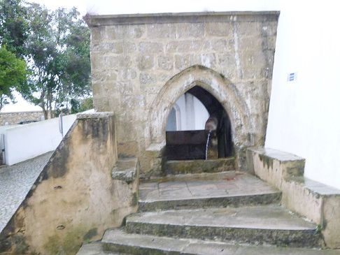 Fonte Gótica Medieval Fonte Gótica Medieval