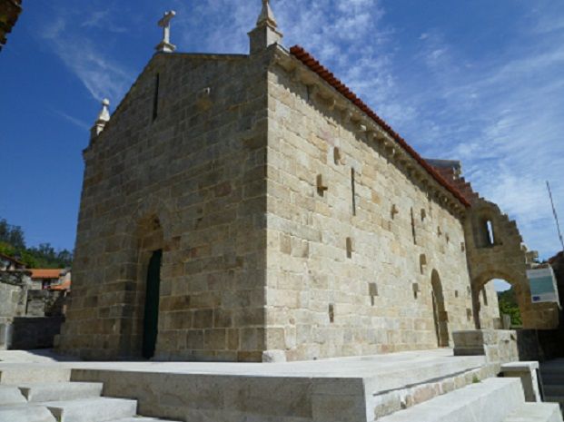 Mosteiro de Ermelo - frontal e lateral