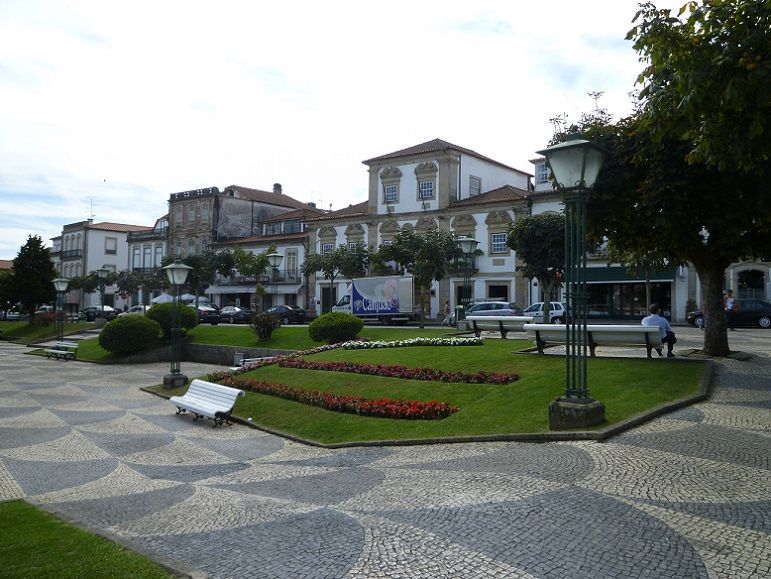 Casa do Curro Praça Deu-la-Deu Central de Monção