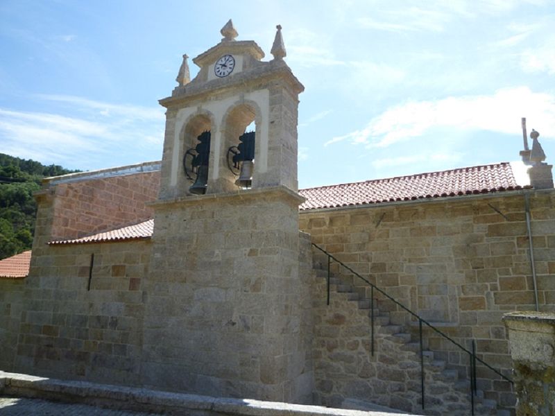 Igreja e Torre do Antigo Mosteiro Igreja e Torre do Antigo Mosteiro