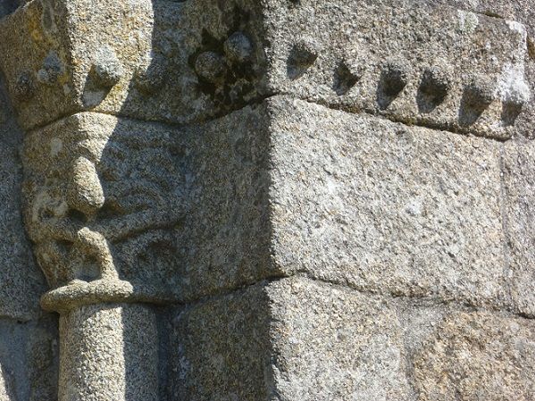 Capela de Sabto Abdão - Colunelo e friso