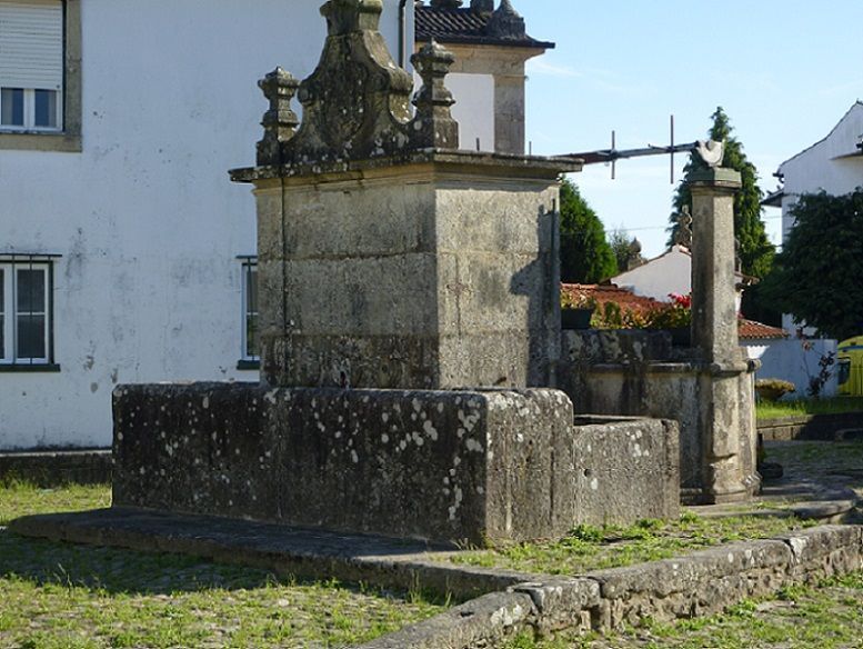 Lavadouro e poço da Vila de Valença Lavadouro e poço da Vila de Valença