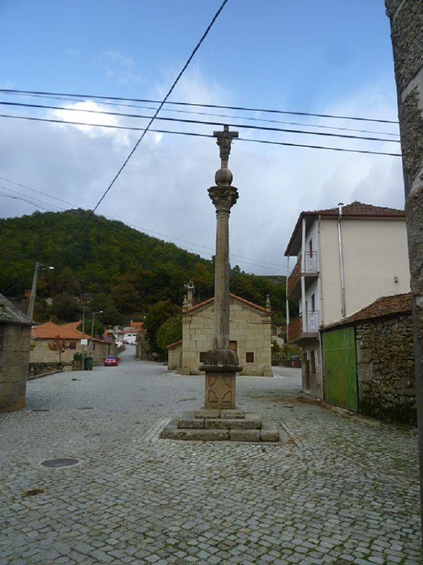 Cruzeiro de Covas de Barroso