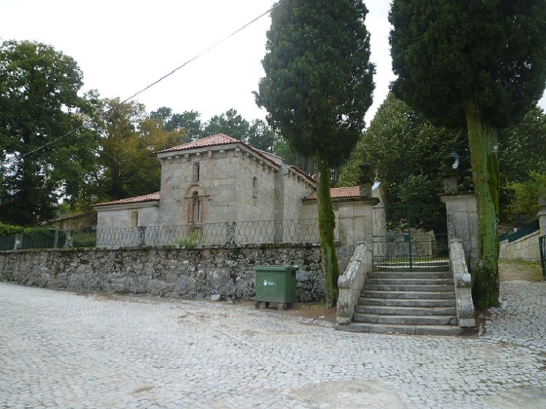 Igreja Matriz de Covas de Barroso - Acesso e traseira