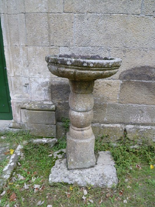 Igreja Matriz de Covas de Barroso - Pia de Água Benta