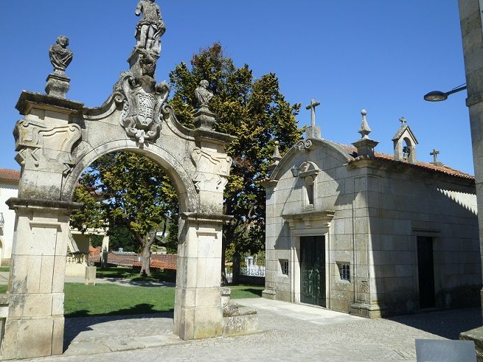 Paços do Concelho, Casa do Eirô de Cima - arco